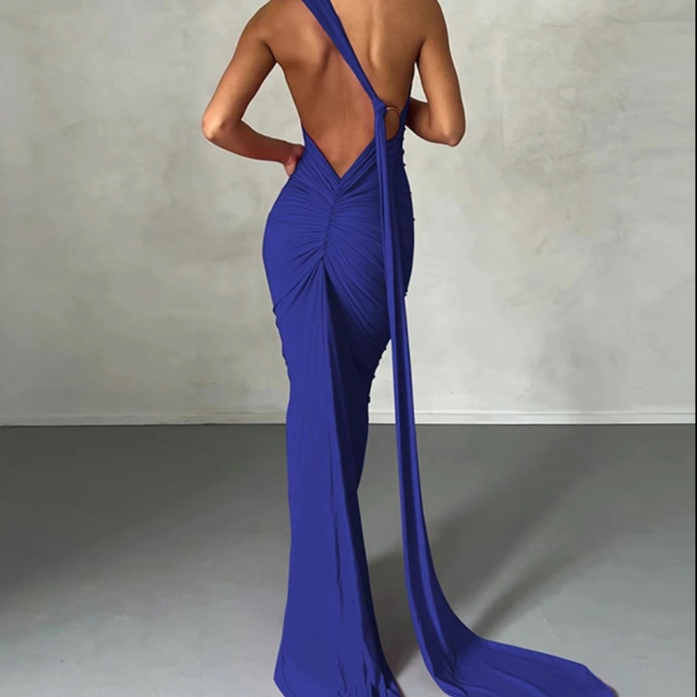 NEW Elegant Blue Backless Evening Gown